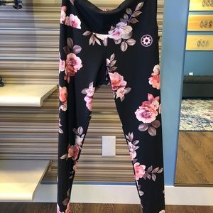 Onzie Rose Leggings